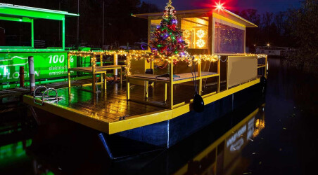 christmasboat-berlin.jpg